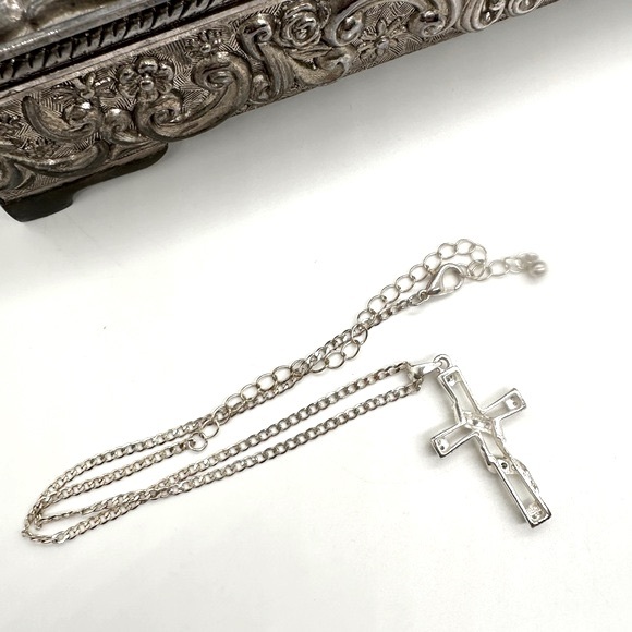 Vintage Silver Cross Pendant Necklace - Picture 9 of 10